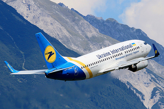 Ukraine International Boeing 737-500 UR-GAK Abflug vom Flughafen Innsbruck Foto Christian Schöpf