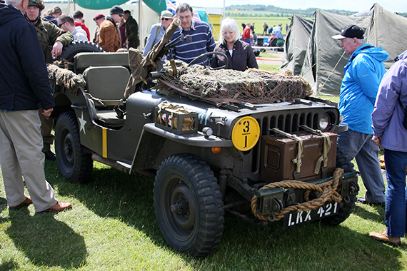 Ein Jeep, wie er von den Luftlandetruppen 1944 verwendet wurde