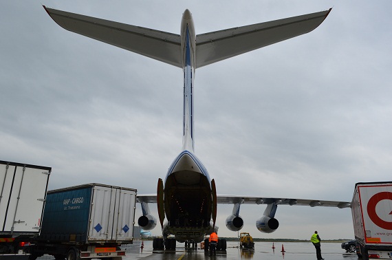 Beladung IL-76 Volga Dnepr