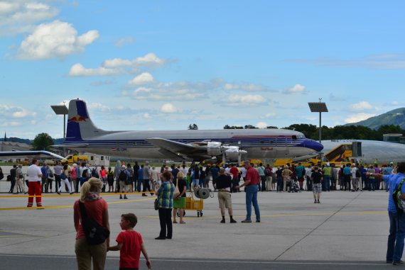 Unvergesslich: Der Sound der vier DC-6 Sternmotoren.