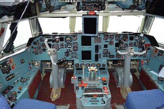 Cockpit IL-76 Volga Dnepr Foto MR