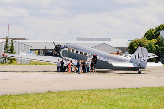 Publikumsmagnet am Flugplatz Wels - die "Tante Ju"-Rundflüge waren binnen kürzester Zeit nach Beginn des Verkaufs ausgebucht.