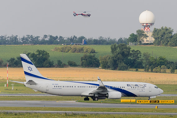 Aufgrund des erhöhten Gefährdungspotentials werden El Al Flugzeuge grundsätzlich von einem Polizeihubschrauber aus der Luft überwacht und abgesichert - Foto: Markus Dobrozemsky