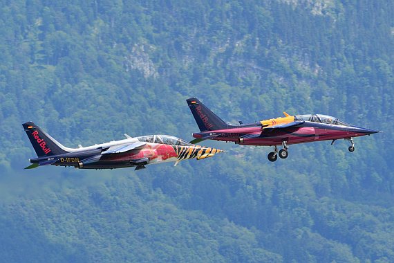 Formationsstart der Alpha Jets der Flying Bulls: Vermutliches Ziel war die Scalaria am Wolfgangsee. Formationsstart der Alpha Jets der Flying Bulls: Vermutliches Ziel war die Scalaria am Wolfgangsee.