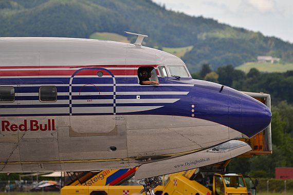 Flying bulls DC-6 Closeup Pilot Foto PA Austrian Wings Media Crew