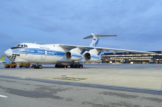 IL-76 Volga Dnepr am VIE_3 Foto MR