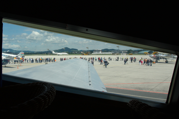 Blick aus der DC-3 des Austrian Dakota Clubs auf das Veranstaltungsgelände - Foto: Christian Zeilinger Blick aus der DC-3 des Austrian Dakota Clubs auf das Veranstaltungsgelände - Foto: Christian Zeilinger