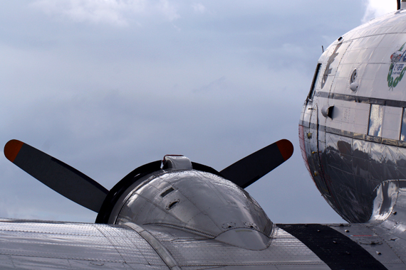 Danish Dakota Friends DC-3 OY-BPB engine 1 / CZ Austrian Wings