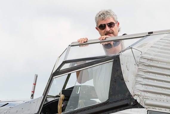 Ju-52 Pilot im Dachfenster - Foto: Markus Dobrozemsky