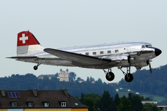 Die DC-3 in Swissair-Farben kam ebenfalls bereits am Freitag - Foto: Lukas Kinneswenger Die DC-3 in Swissair-Farben kam ebenfalls bereits am Freitag - Foto: Lukas Kinneswenger