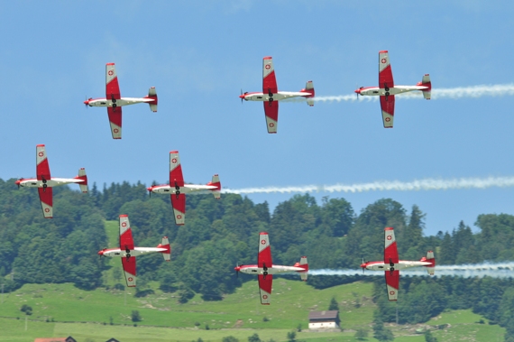 Erstmals flog das legändere PC-7 Kunstflugteam mit einer Rauchanlage die speziell von Pilatus für die Saison 2014 an den Flugzeugen montiert wurde.