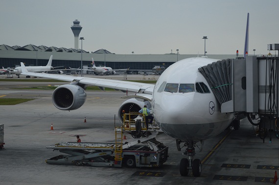 Der A340 wartet auf seinen Rückflug. Der A340 wartet auf seinen Rückflug.