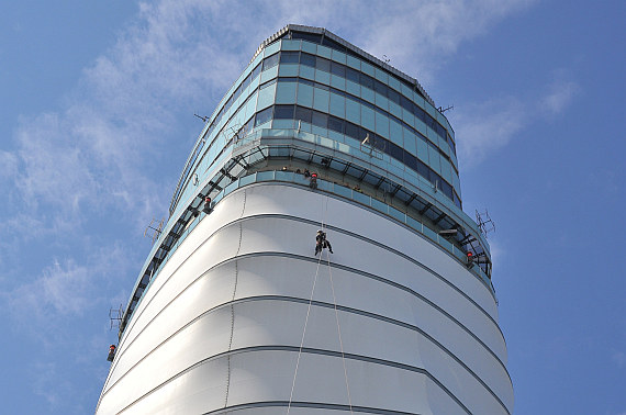 Berufsfeuerwehr Wien Tower Flughafen Wien Höhenrettung Übung Foto PA Austrian Wings Media Crew_17