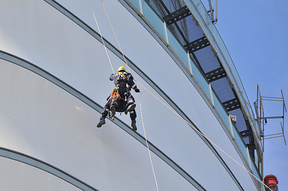 Berufsfeuerwehr Wien Tower Flughafen Wien Höhenrettung Übung Foto PA Austrian Wings Media Crew_18