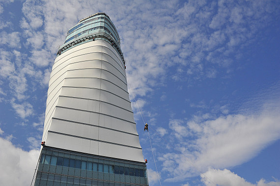 Berufsfeuerwehr Wien Tower Flughafen Wien Höhenrettung Übung Foto PA Austrian Wings Media Crew_19