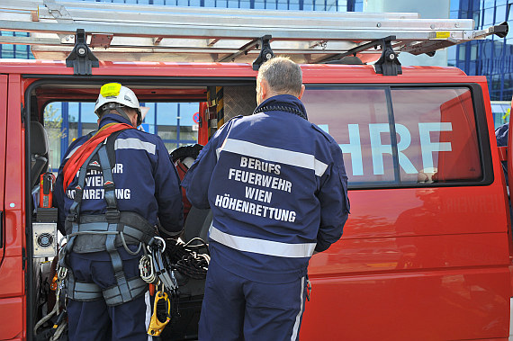 Berufsfeuerwehr Wien Tower Flughafen Wien Höhenrettung Übung Foto PA Austrian Wings Media Crew_2