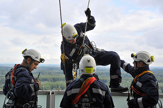 Berufsfeuerwehr Wien Tower Flughafen Wien Höhenrettung Übung Foto PA Austrian Wings Media Crew_6