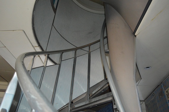 ... über die Wendeltreppe. ... über die Wendeltreppe.
