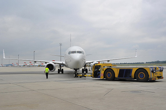 El Al Israel Airlines Boeing 737-900 4X-EHE beim Pushback Foto PA Austrian Wings Media Crew