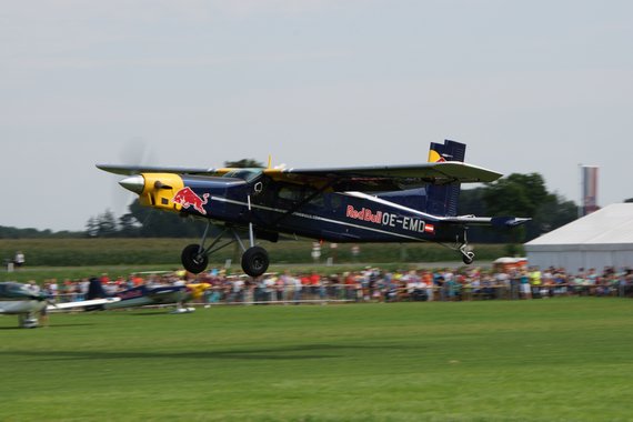 Flugplatzfest Völtendorf OE-EMD Pilatus PC-6 20140803_08_LOAD_Wildbergair