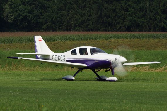 Flugplatzfest Völtendorf OE-KBG 0140803_12_LOAD_Wildbergair