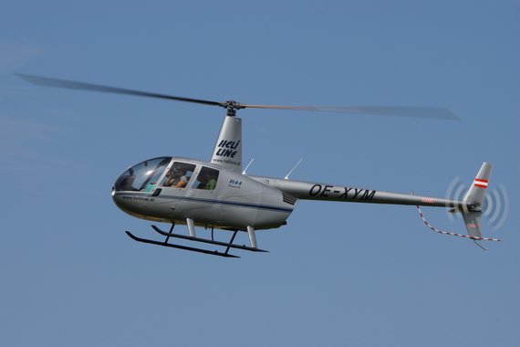 Flugplatzfest Völtendorf  OE-XYM Heli Line Robinson R44 20140803_01_LOAD_Anton Wildbergair