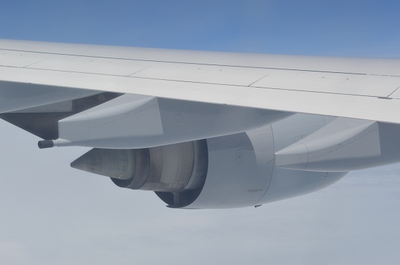 Das Rolls Royce des A340-600, Blick aus dem hinteren Kabinendrittel. Das Rolls Royce des A340-600, Blick aus dem hinteren Kabinendrittel.