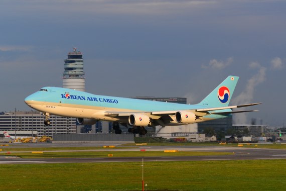Korean Air Boeing 747-8F ERstlandung Wien HL7624 Foto PA Austrian Wings Media Crew