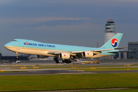 Korean Air Boeing 747-8F ERstlandung Wien HL7624_4 Foto PA Austrian Wings Media Crew