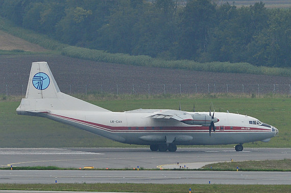 Ukraine Air Alliance Antonov AN-12 UR-CAH_4 Foto PA Austrian Wings Media Crew