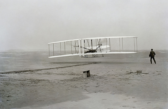 Kittyhawk 1903 , der erste von einem Motor angetriebene Flug