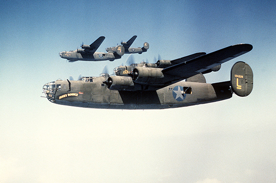 B-24D in Formation; die "Lady Be Good" gehörte zu diesem Subtyp