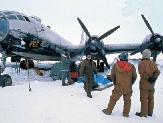 Die Berge-Crew mit der "Kee Bird"