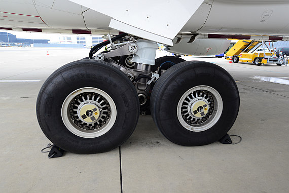 Das Hauptfahrwerk der Boeing 787 Dreamliner.