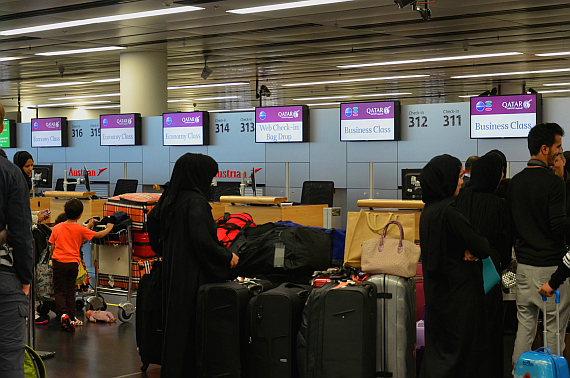 Passagiere beim Check-In im Terminal 3 (vormals Skylink) - Foto: David Pauritsch