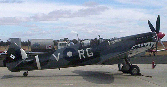 Eine Spitfire VIII in den Farben der RAAF
