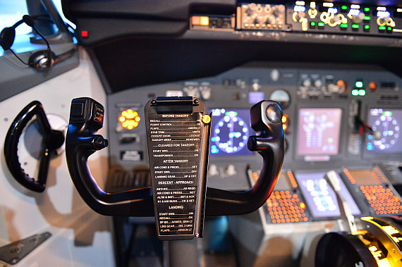 Für Anhänger der Philosophie "Nur wer muss, fliegt den (Air-) Bus", steht bei Viennaflight nun auch eine Boeing 737 mit dem klassischen seit über 50 Jahren quasi unveränderten Boeing-Steuerhorn zur Verfügung. Für Anhänger der Philosophie "Nur wer muss, fliegt den (Air-) Bus", steht bei Viennaflight nun auch eine Boeing 737 mit dem klassischen seit über 50 Jahren quasi unveränderten Boeing-Steuerhorn zur Verfügung.
