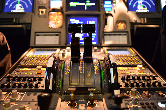 Schubhebel des A320 - auch diese Teile sind mittlerweile original. Schubhebel des A320 - auch diese Teile sind mittlerweile original.