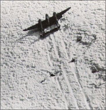Eine P-38 des "Lost Squadron" nach der Notlandung