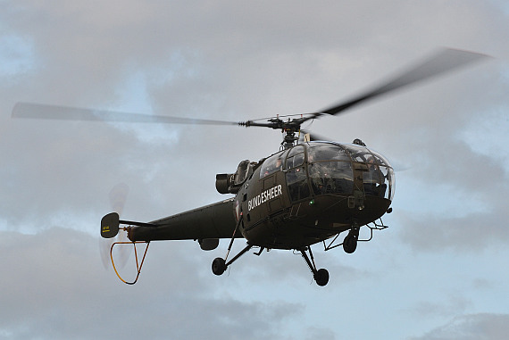 Zu guter Letzt schwebte die Alouette III ein. Zu guter Letzt schwebte die Alouette III ein.