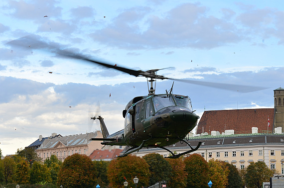 Bundesheer Hubschrauber Anflug Heldenplatz 2014_13 AB212 Foto PHuber Bundesheer Hubschrauber Anflug Heldenplatz 2014_13 AB212 Foto PHuber