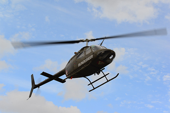 Bundesheer Hubschrauber Anflug Heldenplatz 2014_9 OH-58 Kiowa Foto PHuber