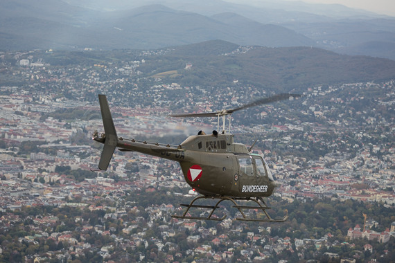 Bundesheer Nationalfeiertag 2014 OH-58 Kiowa Heldenplatz Peter Hollos - PH5_6049 Bundesheer Nationalfeiertag 2014 OH-58 Kiowa Heldenplatz Peter Hollos - PH5_6049