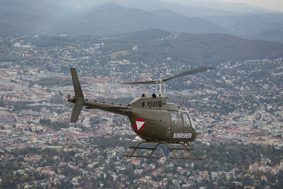 Bundesheer Nationalfeiertag 2014 OH-58 Kiowa Heldenplatz Peter Hollos - PH5_6049