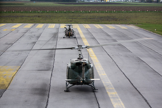 Bundesheer Nationalfeiertag 2014 Sikorsky Black Hawk Heldenplatz AB212 und Alouette III auf der Piste in Tulln Langenlebarn Peter Hollos - PH5_5980