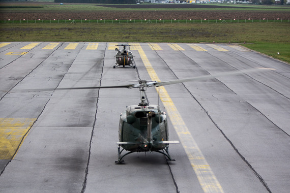 Bundesheer Nationalfeiertag 2014 Sikorsky Black Hawk Heldenplatz AB212 und Alouette III auf der Piste in Tulln Langenlebarn Peter Hollos - PH5_5980 Bundesheer Nationalfeiertag 2014 Sikorsky Black Hawk Heldenplatz AB212 und Alouette III auf der Piste in Tulln Langenlebarn Peter Hollos - PH5_5980