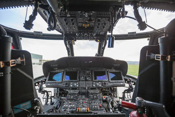 Cockpit des Black Hawk.