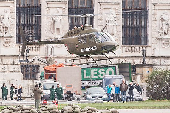 Bundesheer OH-58 Kiowa Heldenplatz 2014 Start Foto Markus Dobrozemsky