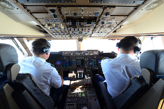 In modernen Glascockpits wie dem der 747-400 und der 747-8I (Bild) wurde der Flugingenieur wegratioanalisiert - Foto: Austrian Wings Media Crew