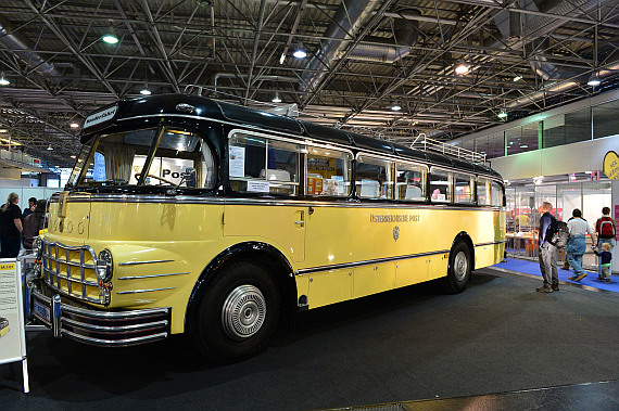 Historischer Konferenzbus der Post.